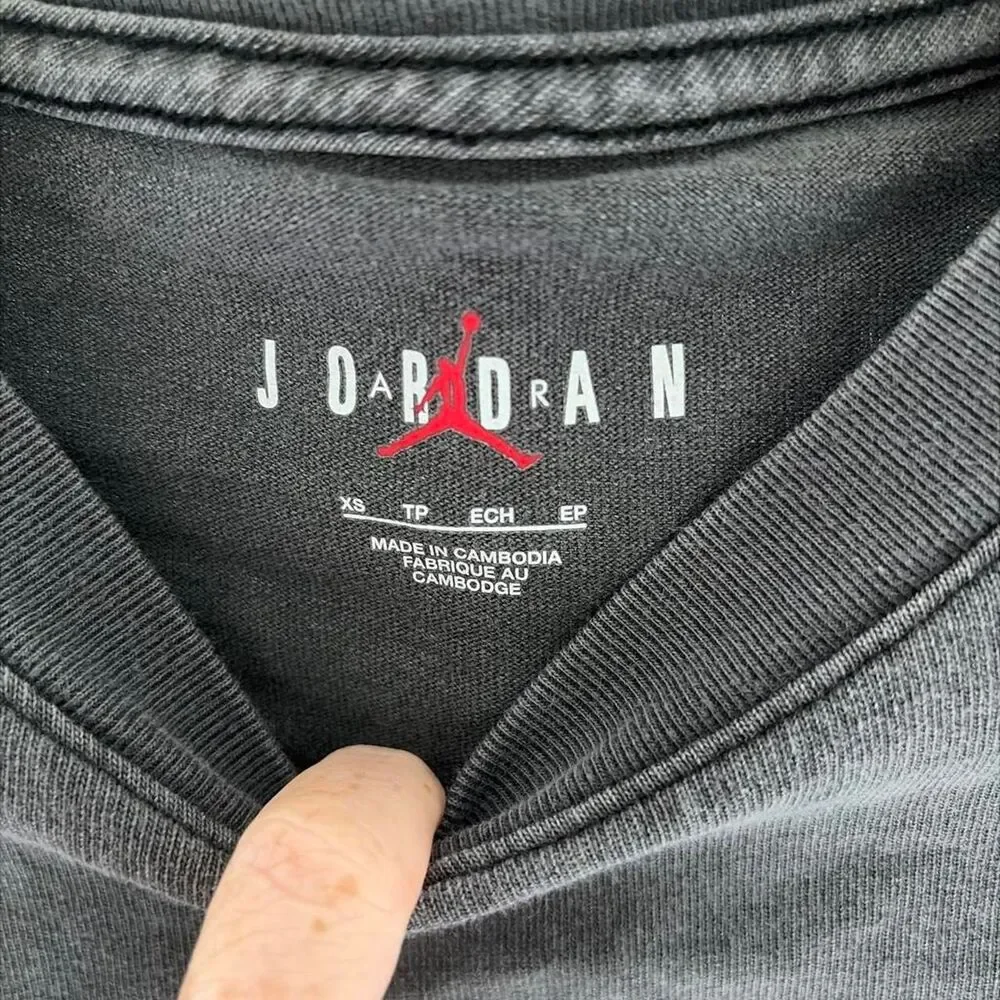 Jordan Men's Grey and Black T-shirt